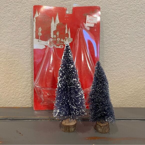 Vintage Pair of Flocked Bottlebrush Christmas Trees Blue & White - Picture 12 of 12